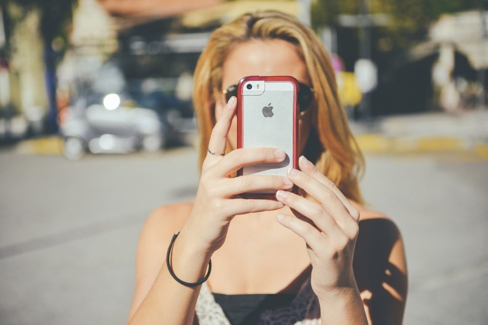 girl taking selfies