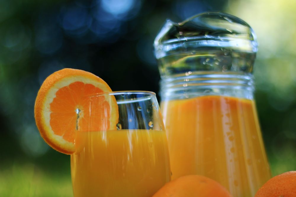 drinking orange juice for improving low mood