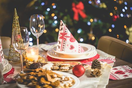 Decorated table How to Decorate Your Christmas Table