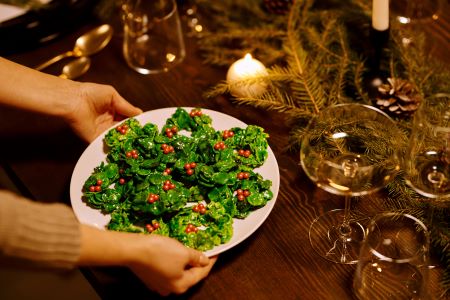 Decorated table How to Decorate Your Christmas Table