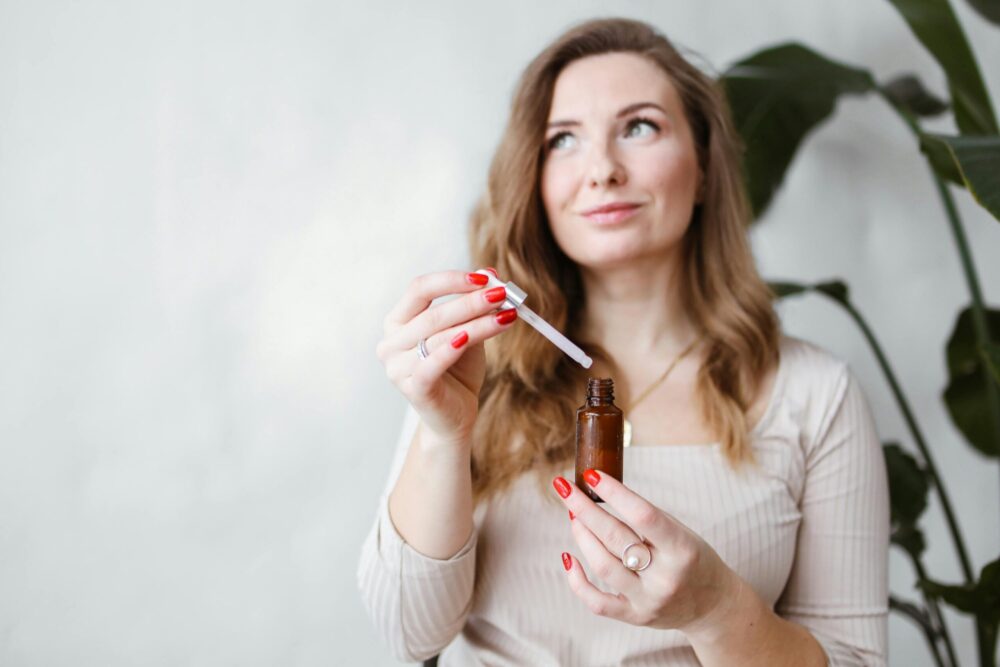 lady using a skincare for natural beauty routine