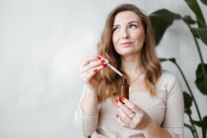 Why Do I Get Hyperpigmentation and How to Avoid It Naturally and Effectively 2 lady using a skincare for natural beauty routine