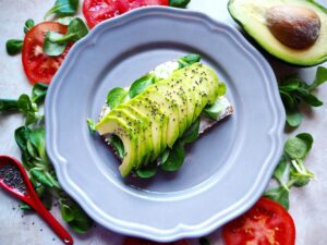 Best Fruits with Protein for Vegan Muscle Building: Natural Ways to Boost Strength and Recovery 4 Avocados for vegan muscle growth