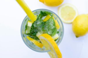 Non-Alcoholic Drink Ideas for Dry January – Refreshing, Tasty and Easy to Make 4 non alcoholic cocktail with lemon and mint